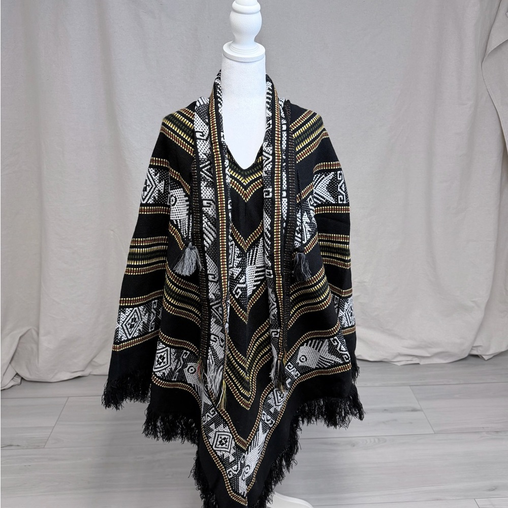 Boho Llama Wool Poncho Geometric Fringe‎ Wrap Black Southwestern Eclectic Folk
